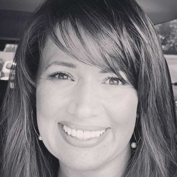 Meet your Posher, Jennifer - Picture 1 of 1